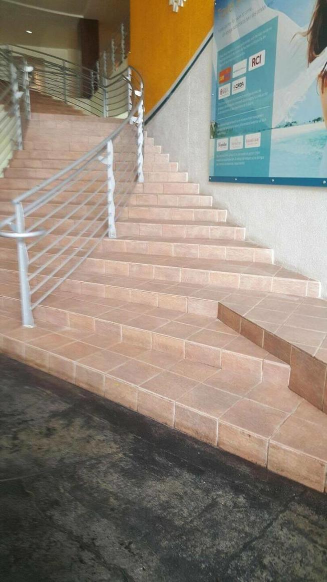 Merkwuerdige-Treppe