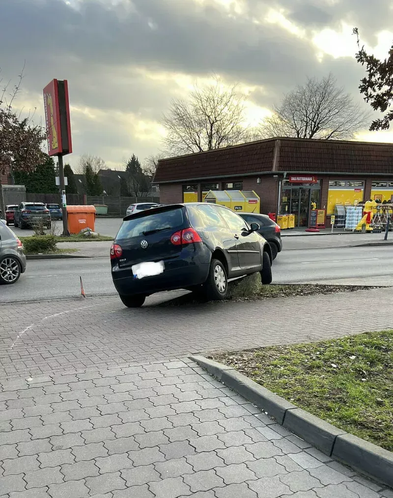 Auto-auf-Stein-gesetzt