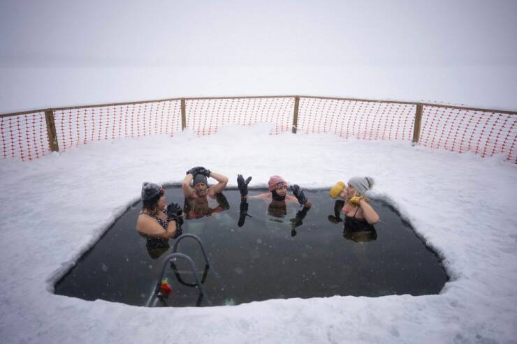 Eisbad-im-Schnee